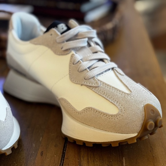 New Balance Moonbeam and Black 327 Sneaker - Picture 6 of 11